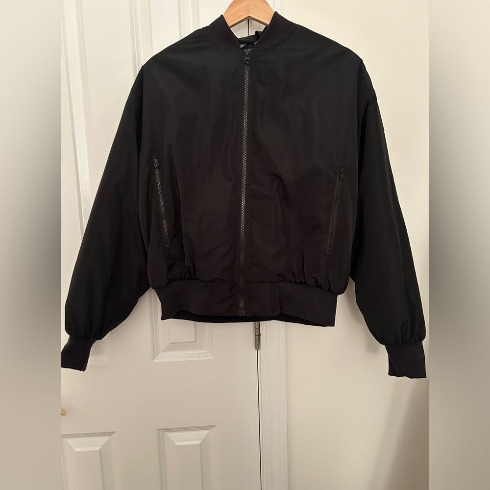 Alo Yoga Urbanite Bomber Jacket w/ Faux Fur Lining - Size Small in Black